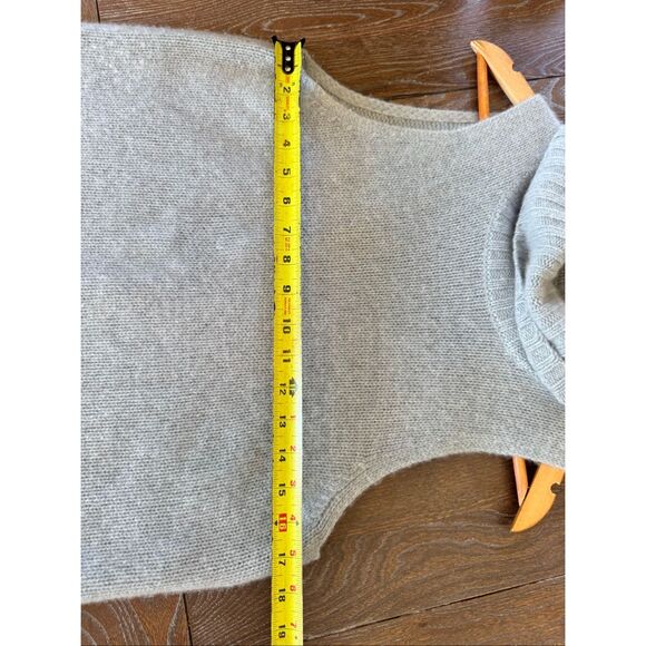 360 Cashmere Grey Turtleneck Tank Open Back Size Medium - Picture 6 of 8